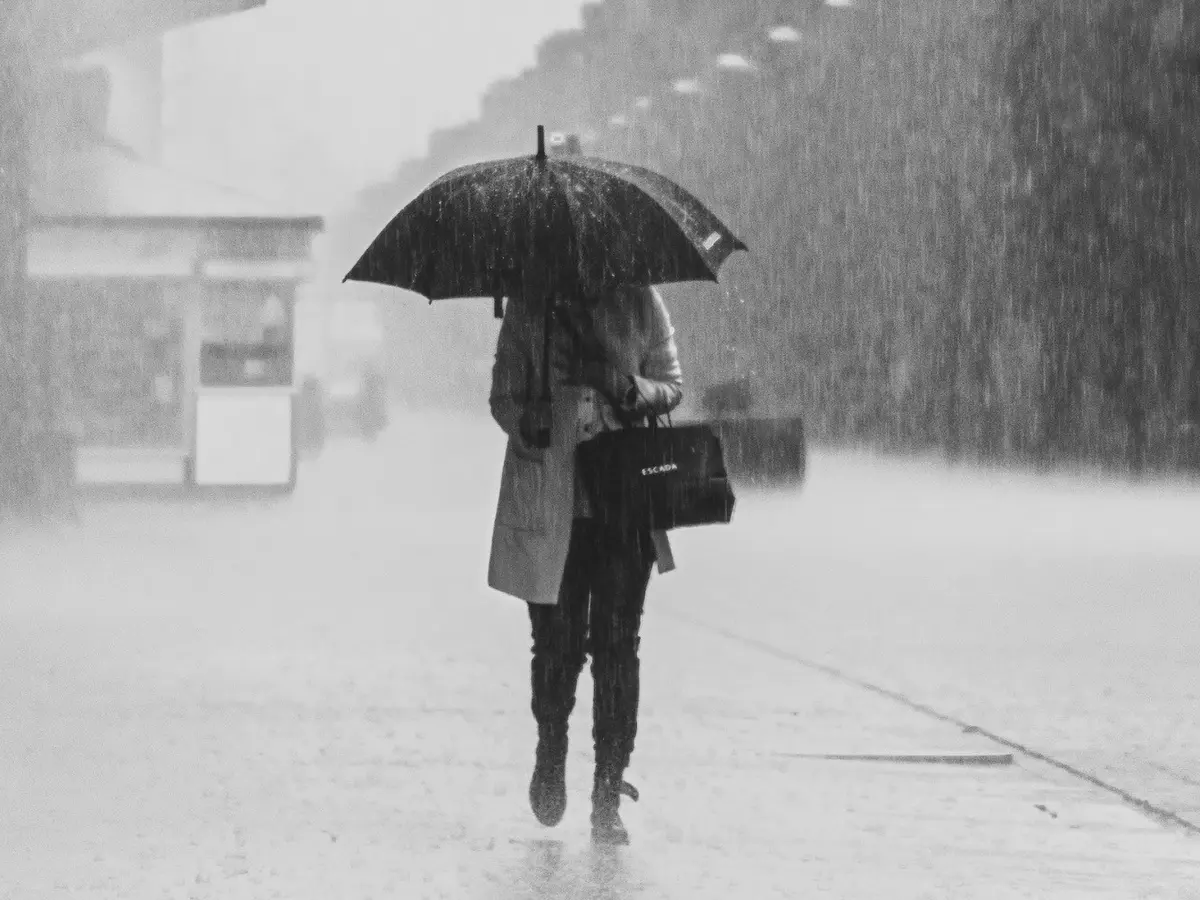 Arti Mimpi Hujan Deras: Pertanda Baik Atau Buruk?