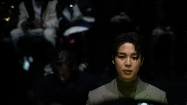 Adu Gaya Jimin Versus J-Hope BTS di Show Dior Paris Fashion Week 2023