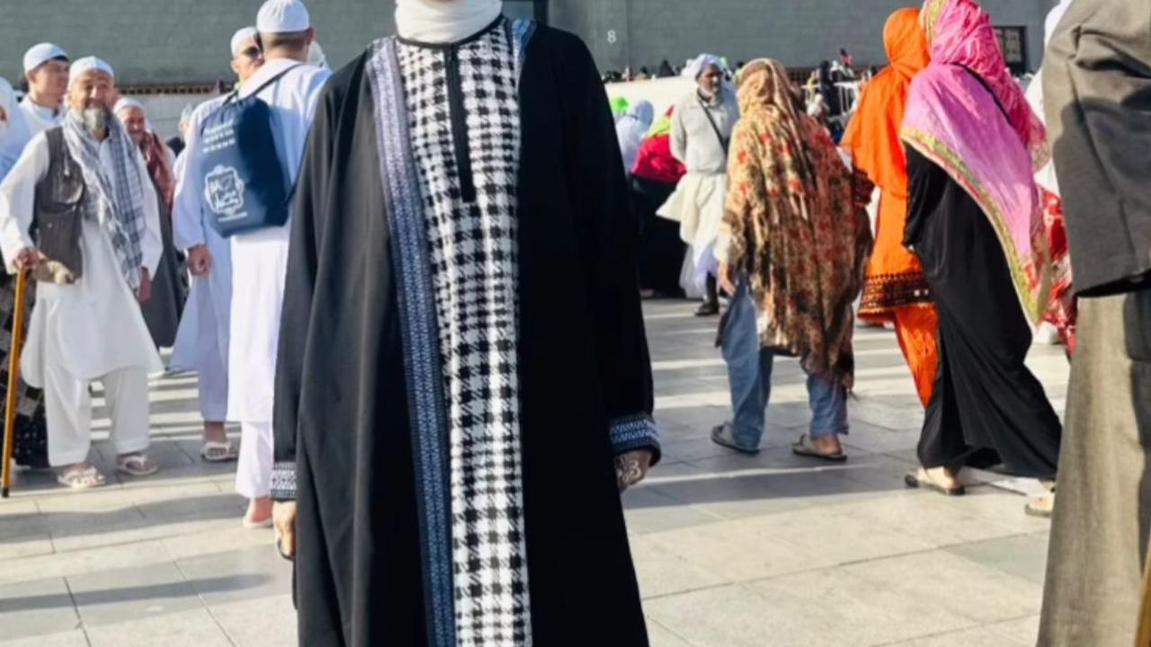 7 Potret Iis Dahlia dan Keluarga Jalani Umroh di Bulan Ramadan, Momen Penuh Haru di Tanah Suci
