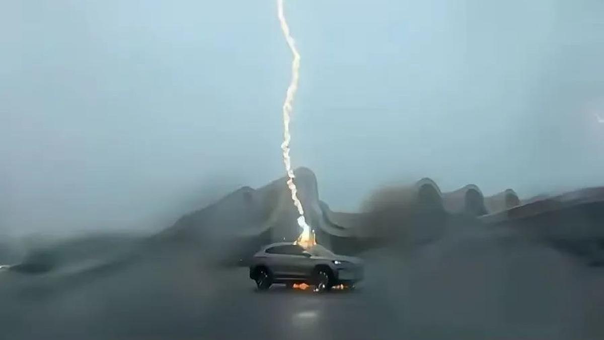 Disambar Petir Tiga Kali, Mobil Listrik BYD Tetap Melaju Tanpa Rusak