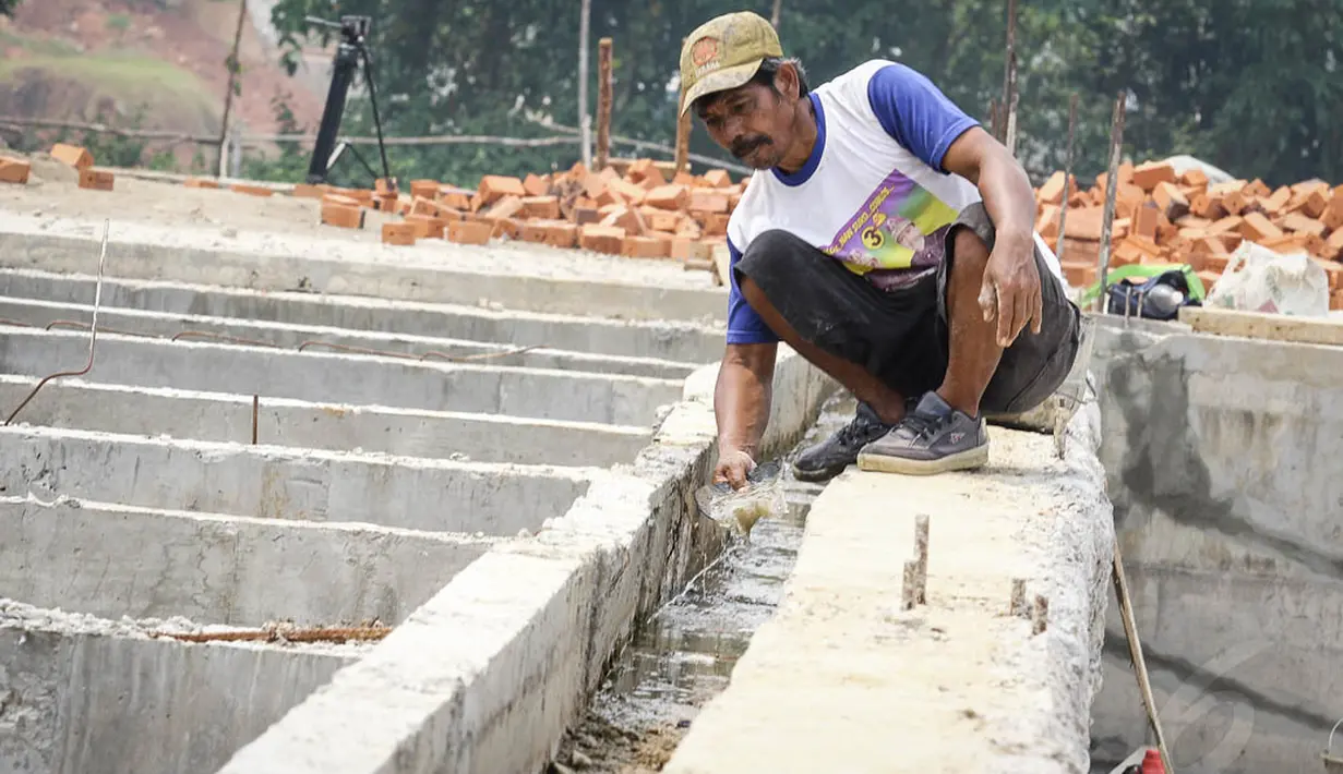 Pembanguan Sport Center ini bertujuan untuk menyambut pekan olahraga Sumatera Selatan ke-X pada awal 2015, (10/9/14). (Liputan6.com/Faizal Fanani)