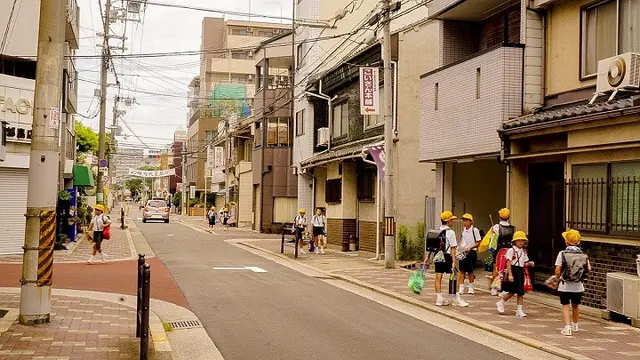 Anak-anak SD di Jepang.