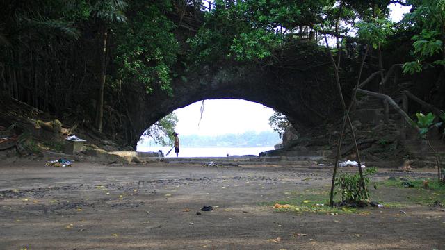 Ilustrasi Karang Bolong