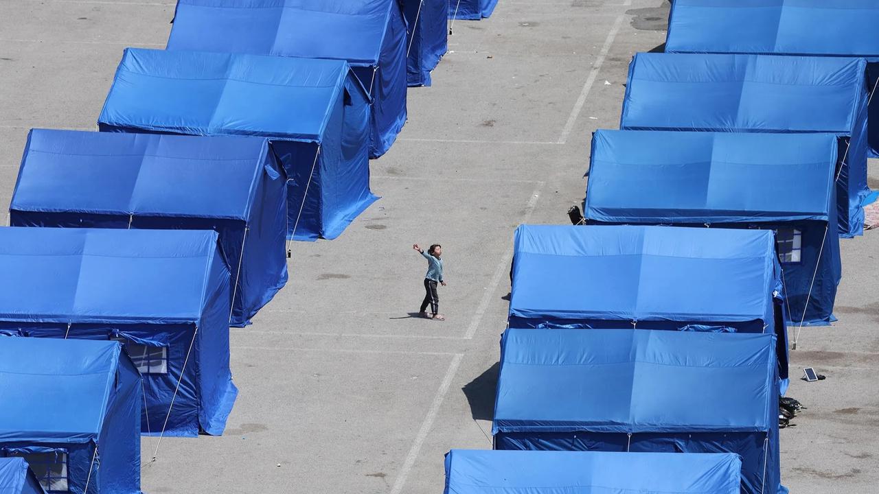 FOTO: Tenda Tenda Biru Tampung Pengungsi di Beirut