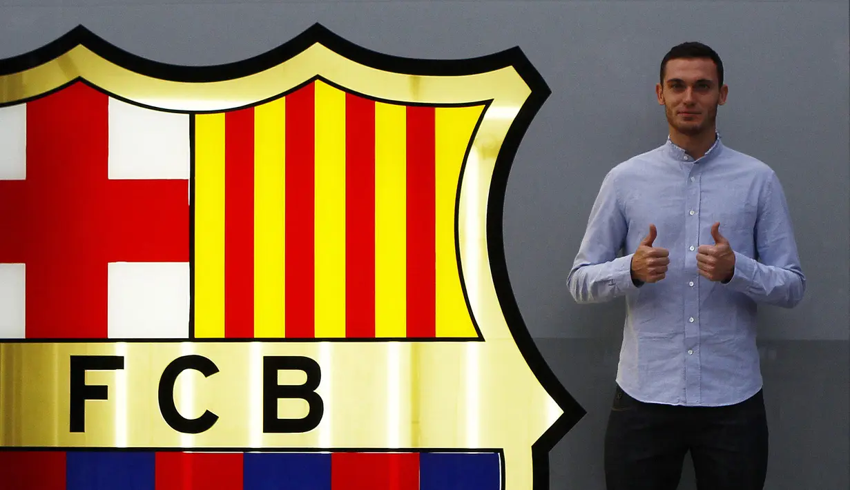 Thomas Vermaelen diboyong ke Barcelona setelah sukses bersama Arsenal. Sialnya, cedera menghancurkan karier Vermaelen di Camp Nou. (Foto: AFP/Quique Garcia)