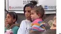 Ragnar Oratmangoen Beri Bantuan untuk Anak-Anak Gaza Palestina di Momen Lebaran 2025. foto: (dok.Instagram @0ratmangoen/https://www.instagram.com/reel/DH6O3k8tyzh/Henry)