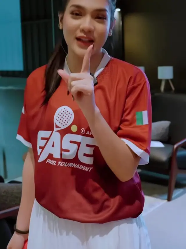 Inspirasi Outfit Olahraga ala Davina Karamoy