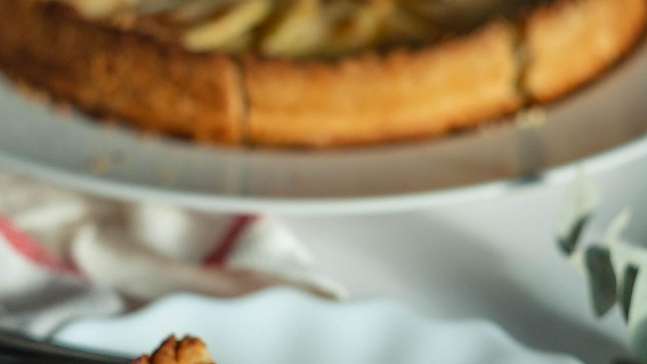 <b>Pie Kentang Isi Sosis Keju</b>