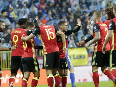 Para pemain Belgia merayakan gol  Dries Mertens saat melawan Bosnia-Herzegovina pada kualifikasi Piala Dunia 2018 grup H di Grbavica stadium, Sarajevo, Bosnia, (7/10/2017). Belgia menang 4-3. (AP/Amel Emric)