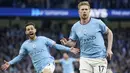 <p>Selebrasi gelandang Kevin De Bruyne (kanan) setelah mencetak gol ke gawang Arsenal pada laga Liga Inggris 2022/2023 di Etihad Stadium, Manchester (26/4/2023). Dari total 29 laga di Liga Inggris musim ini, Kevin De Bruyne menjadi raja assist The Citizens dengan koleksi 18 assist dan menyumbang 7 gol. Sebagian besar assistnya mampu membawa Erling Haaland jadi bomber mematikan di depan gawang lawan. (AP Photo/Dave Thompson)</p>