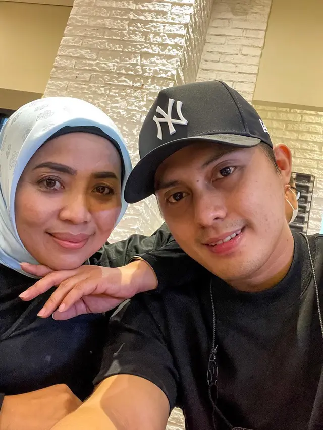 [Fimela] Muzdalifah dan Fadel Islami