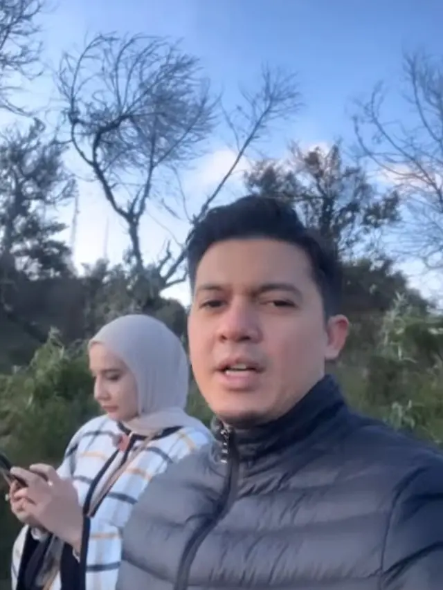 Zaskia Sungkar Liburan di Bromo