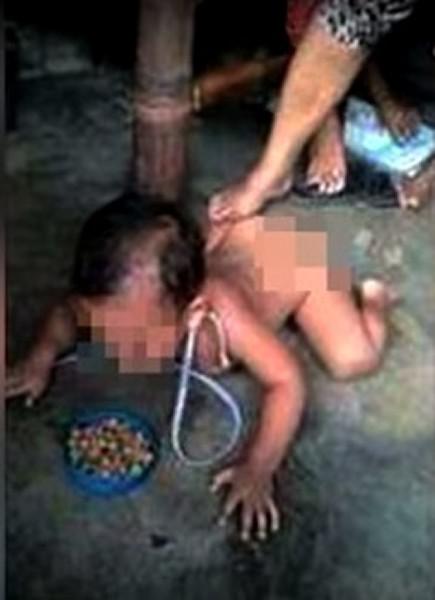 Perlakukan buruk dari sang ibu ini pun telah memicu kemarahan dan kritik keras dari netizen | Photo: Copyright singaporeseen.stomp.com.sg