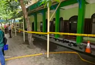 Ledakan terjadi di kawasan SMA Negeri 72 Jakarta, Kelapa Gading, Jakarta Utara, pada Jumat (7/11/2025). (Istimewa)