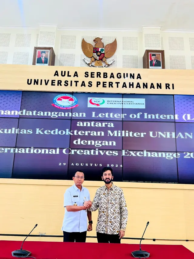 Atta Ul Karim menandatangani Letter Of Intent dengan pihak Universitas Pertahanan RI. (Foto: Dok. Koleksi Pribadi Atta Ul Karim)