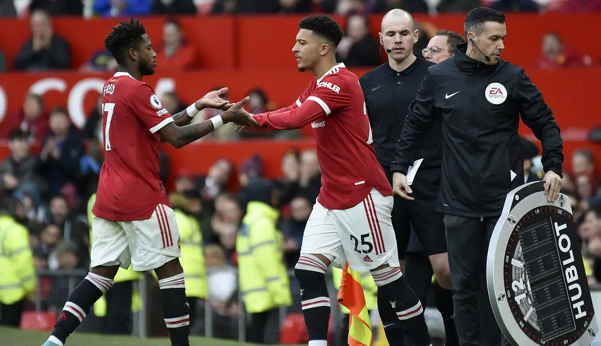 Ralf Rangnick mencadangkan Jadon Sancho, pemain yang sebelumnya selalu menjadi starter dan tampil memikat di laga sebelumnya di Liga Inggris. Ia baru dimasukkan pada menit ke-62 menggantikan Fred. (AP/Rui Vieira)