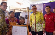 Dari Tenun Hingga Tari, Menteri Hukum Serahkan 146 Sertifikat KI Milik Bali