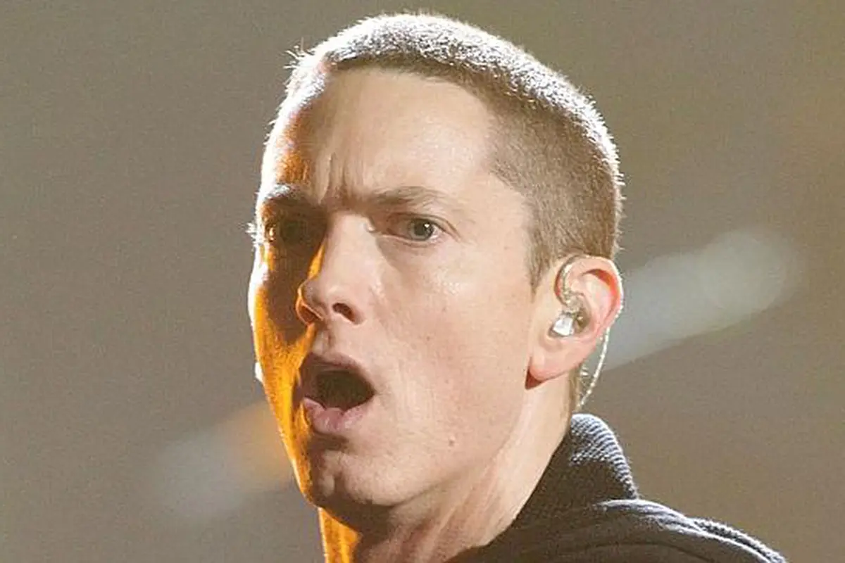 Lulus SMA, Putri Eminem Jadi Murid Terbaik
