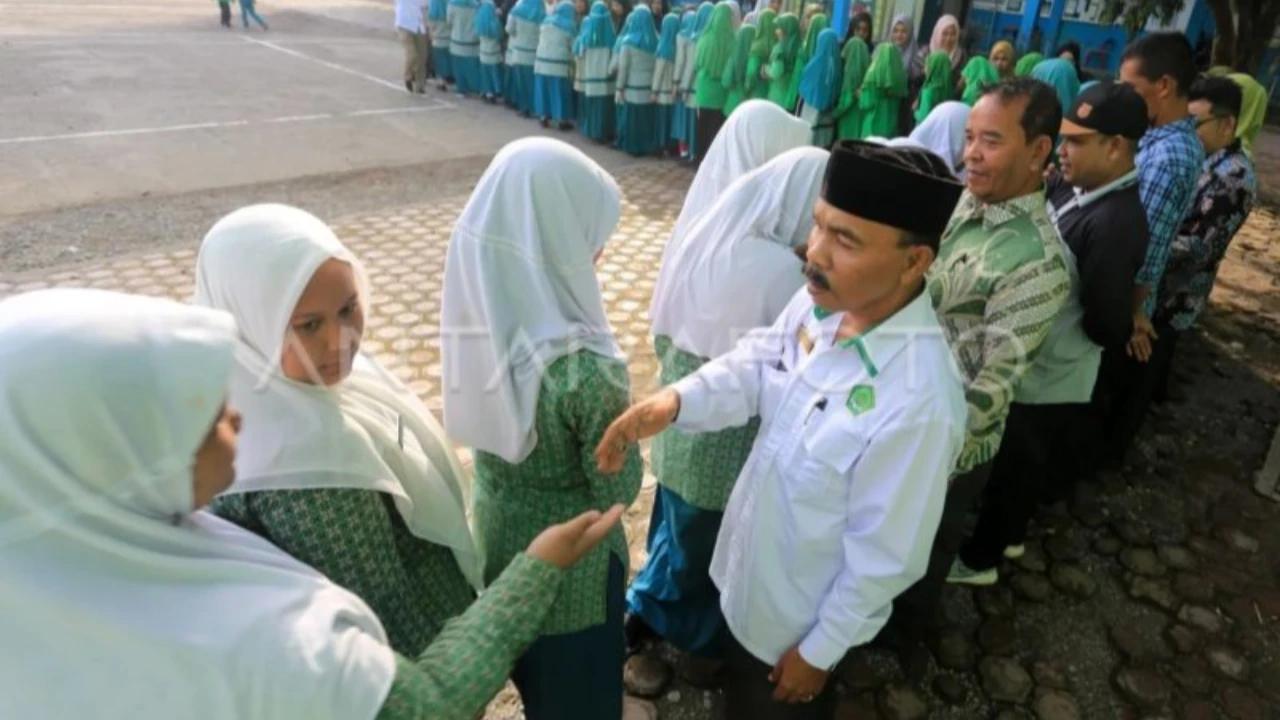 Kemenag Usulkan Tunjangan Guru Madrasah Honorer Nonsertifikasi Naik Jadi Rp400 Ribu