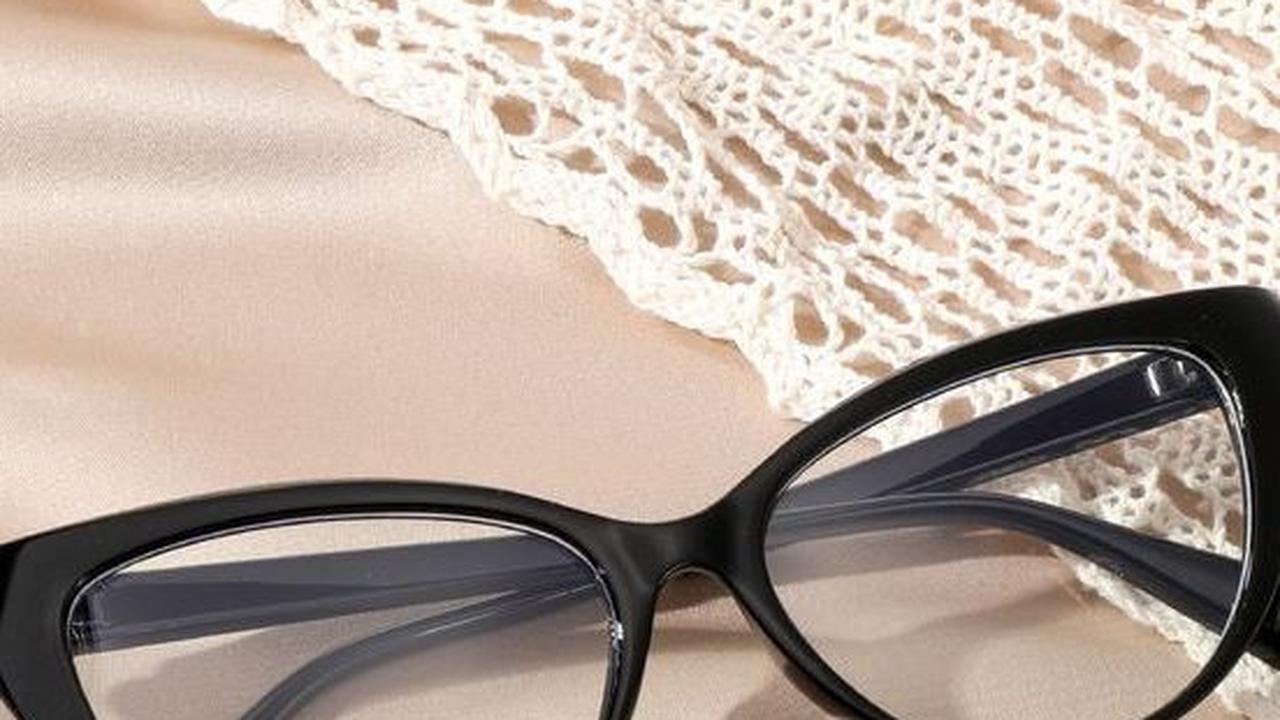 <b>Bentuk Kacamata Cat Eye</b>