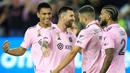 Pemain Inter Miami, Lionel Messi (tengah kiri) melakukan selebrasi setelah mencetak assist untuk rekannya, Jordi Alba pada laga lanjutan Major League Soccer (MLS) antara Los Angeles FC melawan Inter Miami di Stadion BMO, Senin (04/09/2023) WIB. (AFP/Getty Images/Sean M. Haffey)