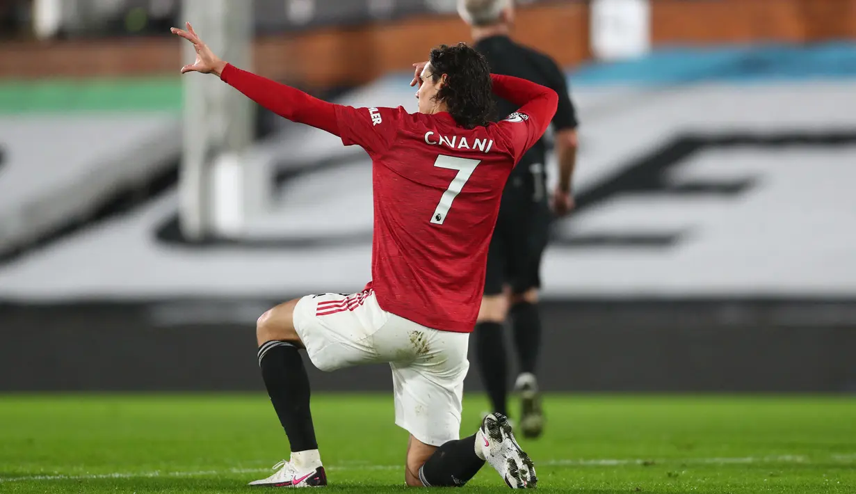 Edinson Cavani telah menggunakan nomor punggung 7 bersama Manchester United sejak kedatangannya di Old Trafford pada awal musim 2020/2021. Ia mewarisi nomor tersebut dari Alexis Sanchez yang hijrah ke Inter Milan. (Foto: AFP/Pool/Clive Rose)