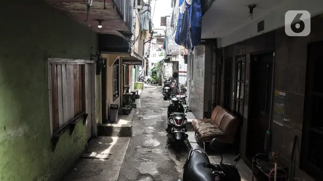 FOTO: Penguncian Wilayah Sementara di RW 002 Krukut Taman Sari