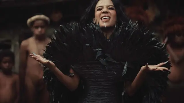 Nowela seperti ratu di single Runnin