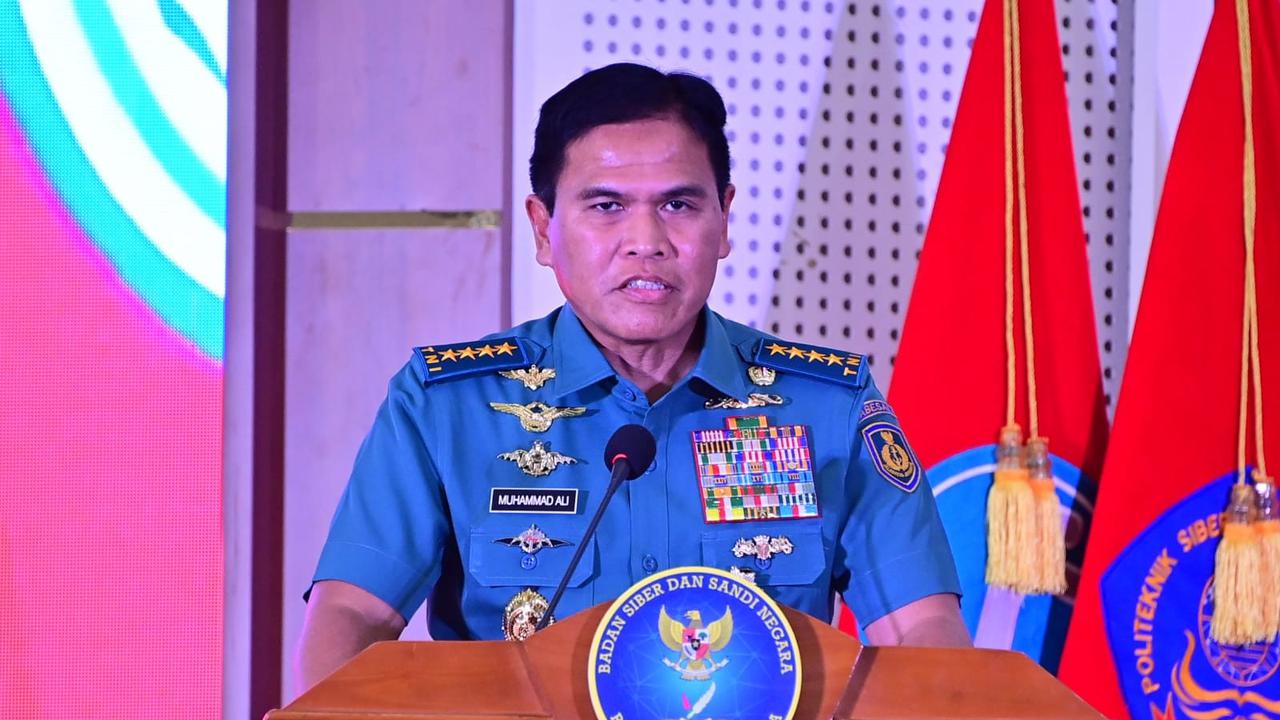 Kasal Beri Ceramah Umum soal Serangan Siber dan Terima Penghargaan Adibhakti Sanapati dari BSSN