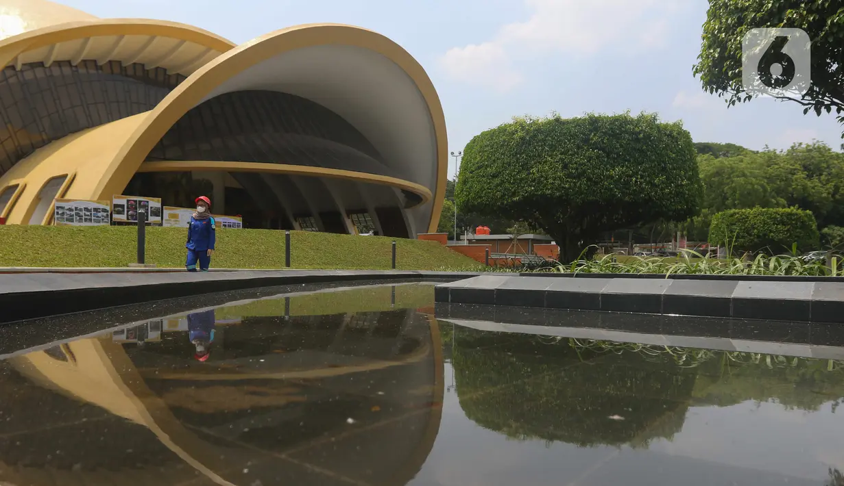 Taman Legenda Keong Mas yang berada di dalam kawasan Taman Mini Indonesia Indah (TMII), Jakarta, Rabu (28/9/2022). Pada tahap awal kawasan TMII baru akan digunakan untuk gelaran tersebut dan belum terbuka untuk masyarakat umum. (Liputan6.com/Herman Zakharia)