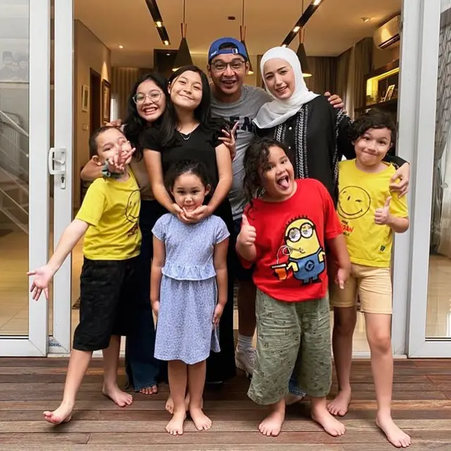 Adelia Pasha dan anak sambung