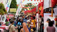 Warga Banyuwangi meriahkan festival imlek yang menyajikan anke kuliner  khas masakan China (Istimewa)