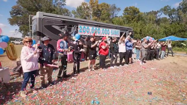 10 Potret MrBeast Dikubur Hidup-Hidup Selama 7 Hari, Sempat Putus Asa