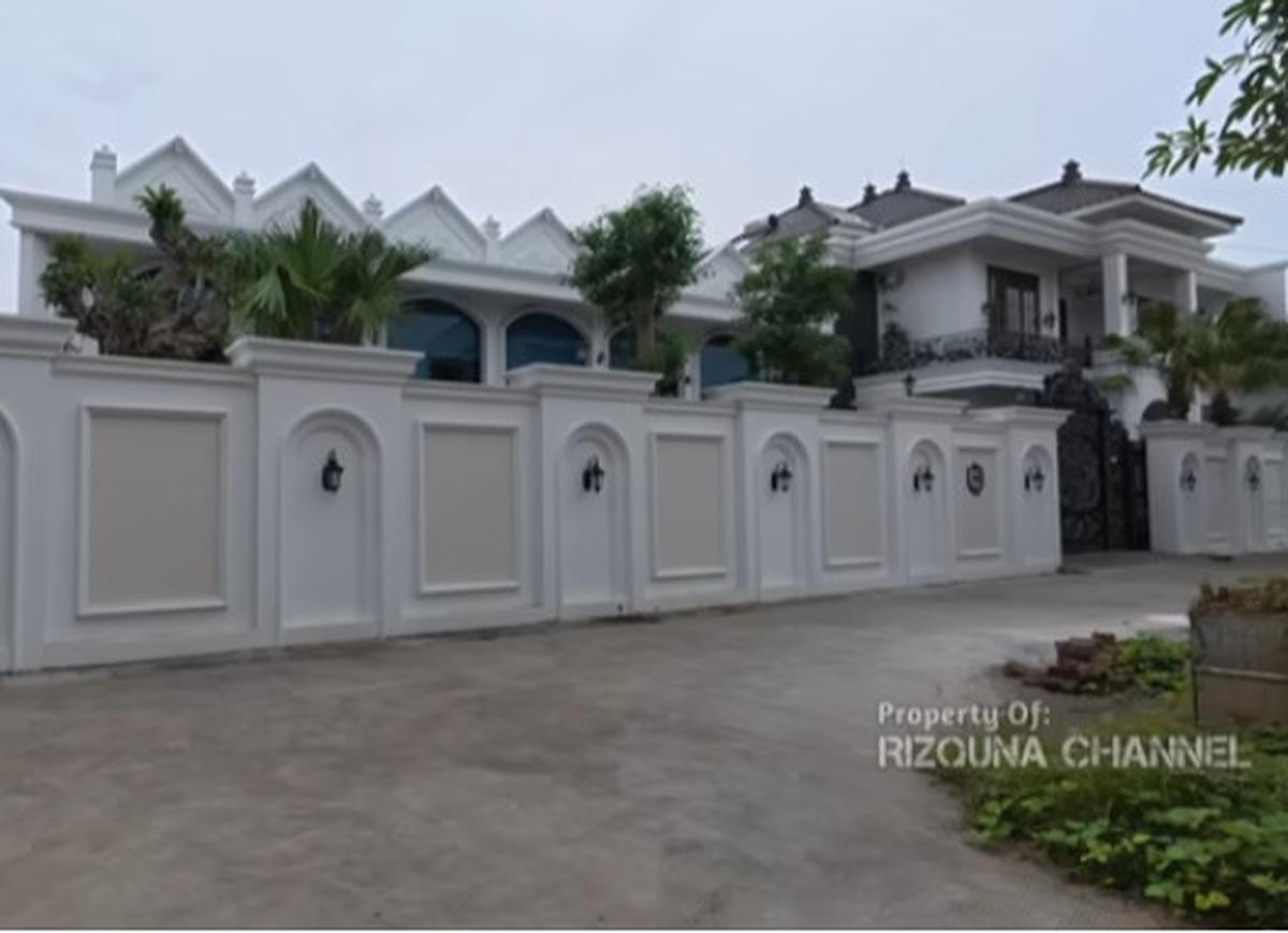 Bikin Melongo Potret Rumah Mewah Bak Istana Milik Bos-bos Ikan,