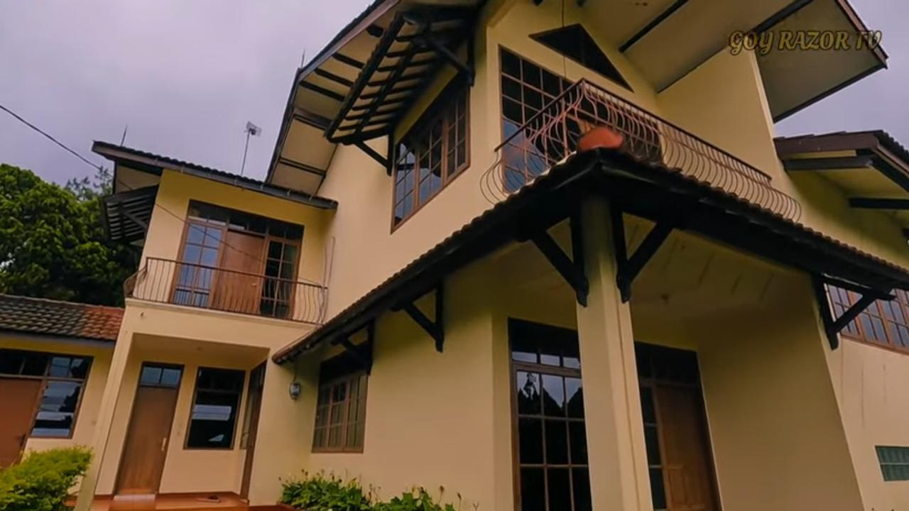 Potret Rumah Mewah Nia Daniaty Sudah 2 Tahun Tak Dihuni, Terawat Baik & Tamannya Sangat Luas Bisa Untuk Main Bola