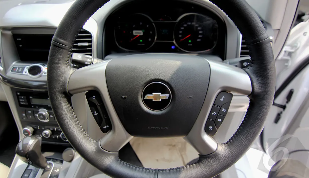  New Chevrolet Captiva juga menampilkan fitur HAS (Hill Start Assist) yang mampu mencegah kendaraan mundur saat rem dilepaskan di jalan menurun (Liputan6.com/Faizal Fanani)