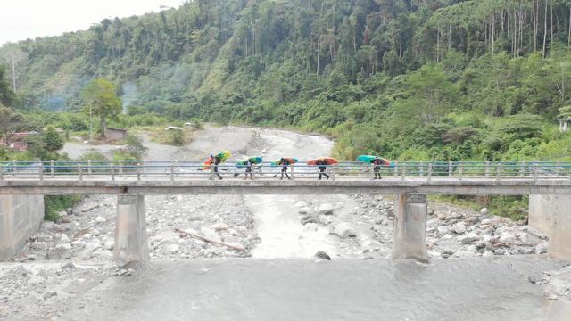 Manfaatkan Pagi dengan Tantang Nyali Berarung Jeram di Desa Kwau Papua