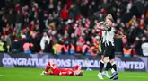 Newcastle United keluar sebagai juara Carabao Cup 2024/2025 setelah menaklukkan Liverpool dengan skor 2-1 pada laga final di Stadion Wembley, Minggu (16/3/2025) malam WIB. (AFP/Glyn Kirk)