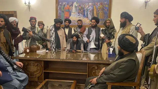 FOTO: Taliban Duduki Istana Kepresidenan Afghanistan
