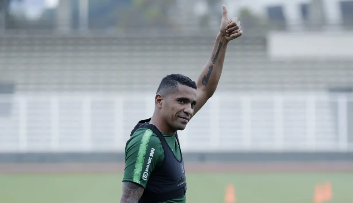 1. Beto Goncalves - Pemain andalan Madura United ini terkenal sebagai striker mematikan di depan gawang lawan. Kehadirannya diharapkan mampu membuat lini serang Indonesia semakin garang. (Bola.com/M Iqbal Ichsan)