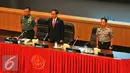 Presiden Joko Widodo (tengah), Panglima TNI Gatot Nurmantyo (kiri) dan Kapolri Tito Karnavian (kanan) saat menghadiri Rapat Pimpinan (Rapim) TNI 2017 di Aula Gedung Gatot Soebroto, Mabes TNI Cilangkap, Jakarta, Senin (16/1). (Liputan6.com/Angga Yuniar)