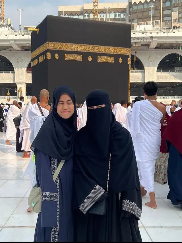 Ummi Pipik ajak keluarga kecil umrah