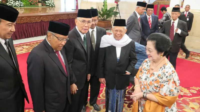 Megawati Soekarnoputri bersama dewan pengarah UKP-PIP