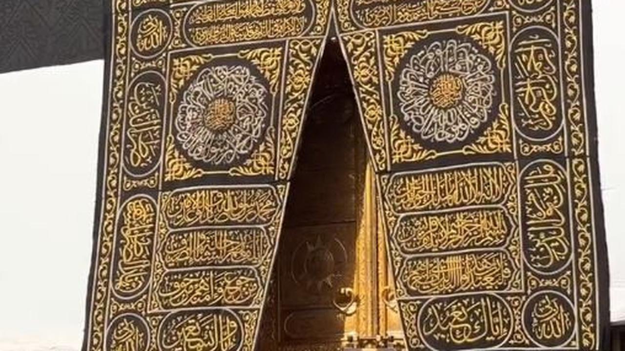 Potret Afgan Tunaikan Ibadah Haji, Dapat Kejutan Ulang Tahun - Kini Sudah Bersiap di Mekkah