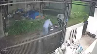 Tak Bisa Bobol Kunci, Maling di Depok Nekat Gotong Motor Warga