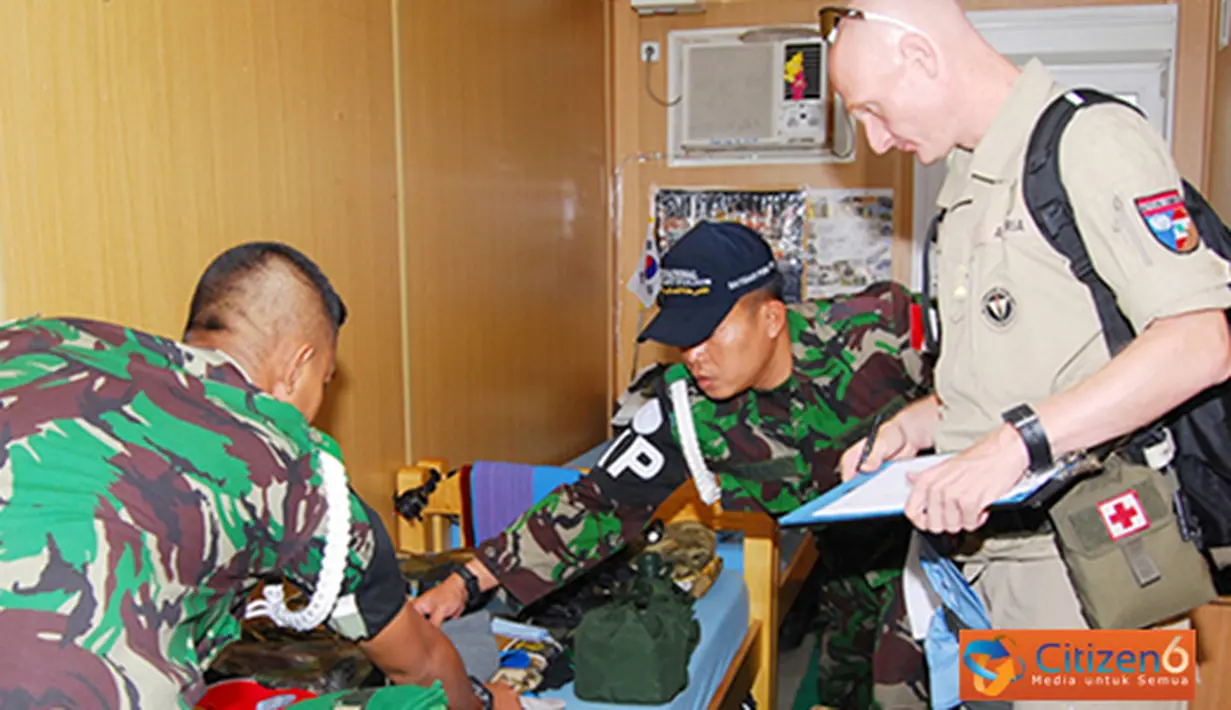 Citizen6, Lebanon Selatan: Tim ORI UNIFIL yang diketuai oleh Mr. Henri Marcel memeriksa peralatan Konga XXV-D/UNIFIL di Gajah Mada Base, UN Posn 7-3, Lebanon Selatan, Kamis (13/9). (Pengirim: Badarudin Bakri).