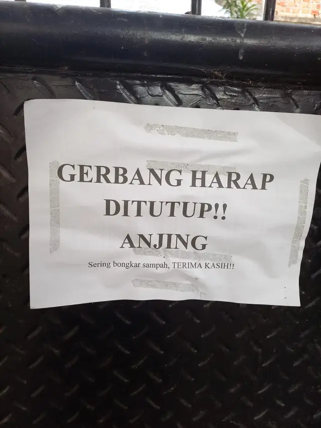 Notes warning di berbagai sudut kos