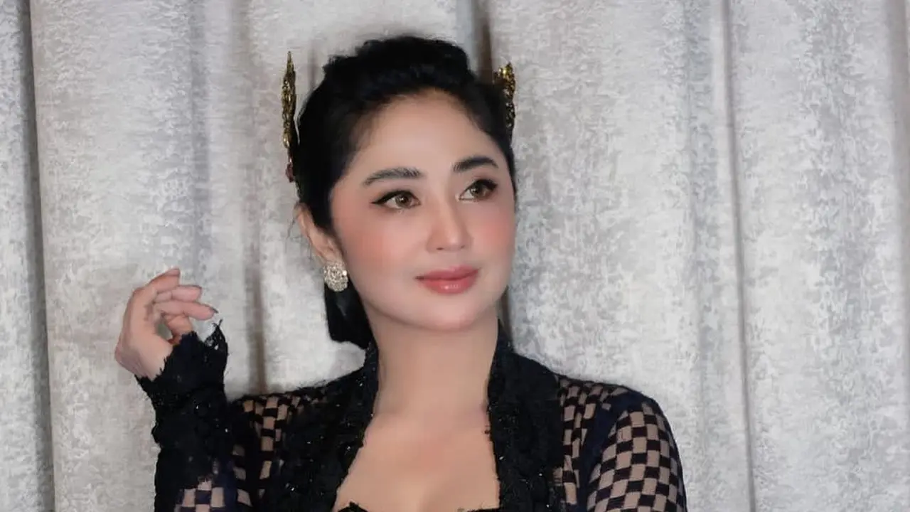 Dewi Perssik