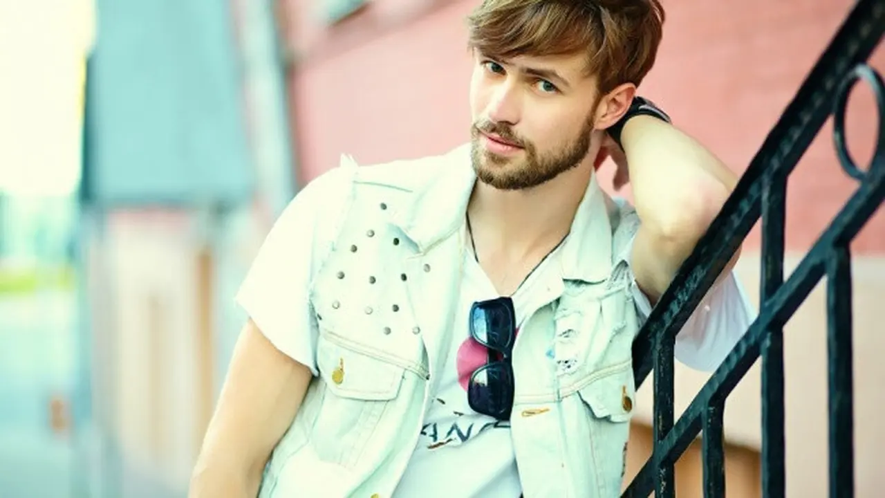 5 Model Rambut Pria Wajah Lonjong Kurus untuk Tampil Keren dan Percaya Diri