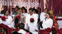 Presiden Joko Widodo - Jokowi memberikan Kartu Indonesia Pintar di SMPN 2 Ambon.